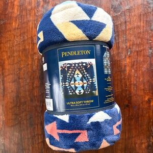 NWT Pendleton Big Thunder Navy Aztec Southwestern Geometric Fleece Throw Blanket